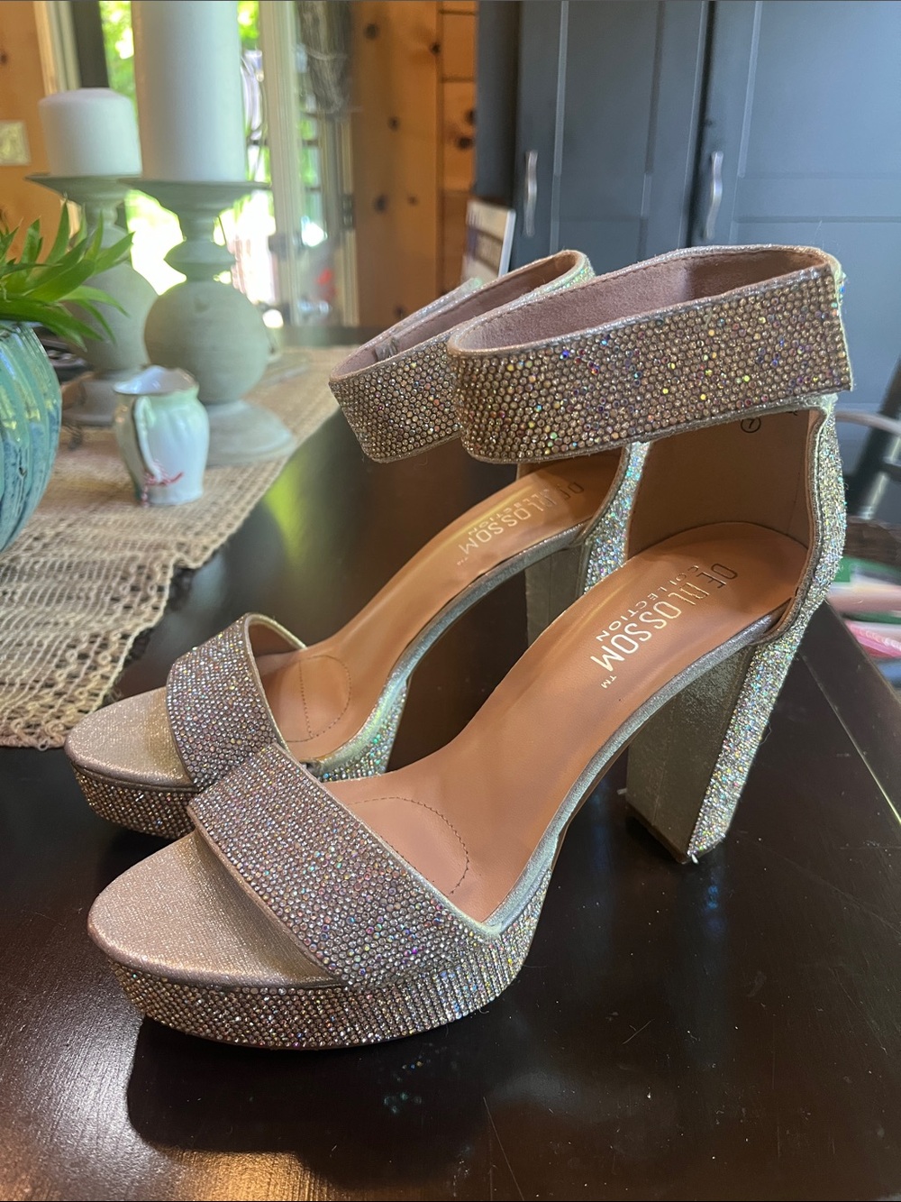 De blossom size 7 Glitter 3.5” Platform Ankle-Strap Heels